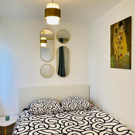Joli Appartement Renove Incluant Parking A 10 Min De Paris Nanterre Exterior foto